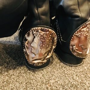 SM Leather high boots with accent detail